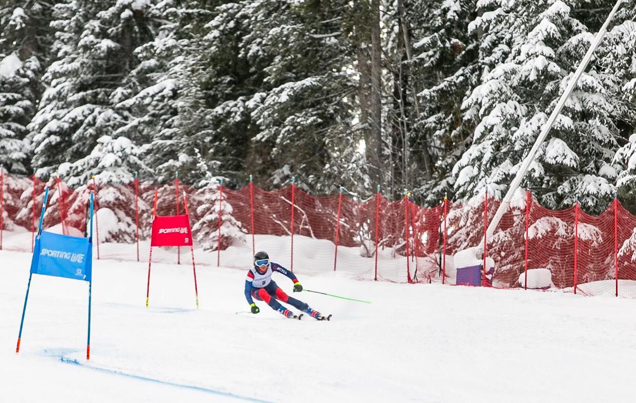 Mert Topaloğlu, Westcastle Kayak Kulübü adına Alberta Alpine Ligi'nde.